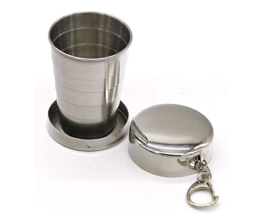 stakan-skladnoy-mini-c-kryshkoy-i-krepleniem-dlya-brelka-1